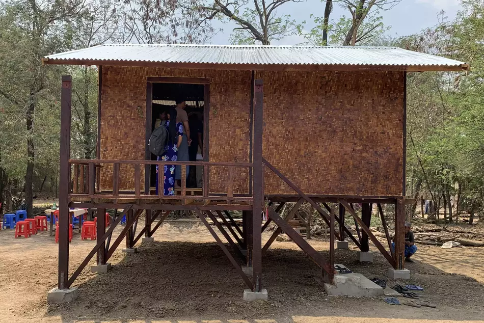 Un nouveau logement en construction en zone rurale dans la région de Mandalay