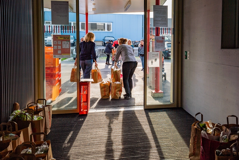 Distribution alimentaire de l'Armée du Salut en Suisse pour des personnes en précarité – soutien aux besoins de base et aide sociale.