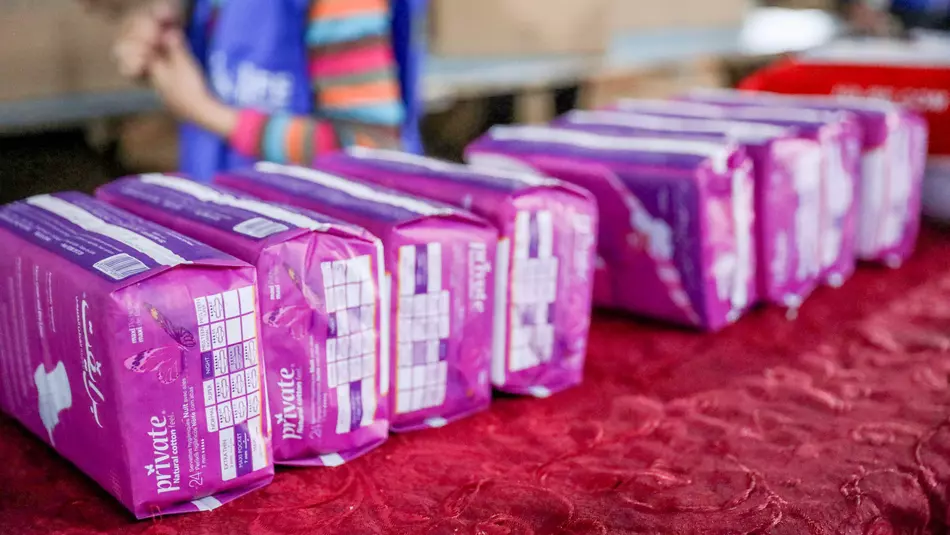 Distribution de produits d’hygiène Des produits d’hygiène prêts à être distribués – les dons garantissent santé et dignité en zone de crise.