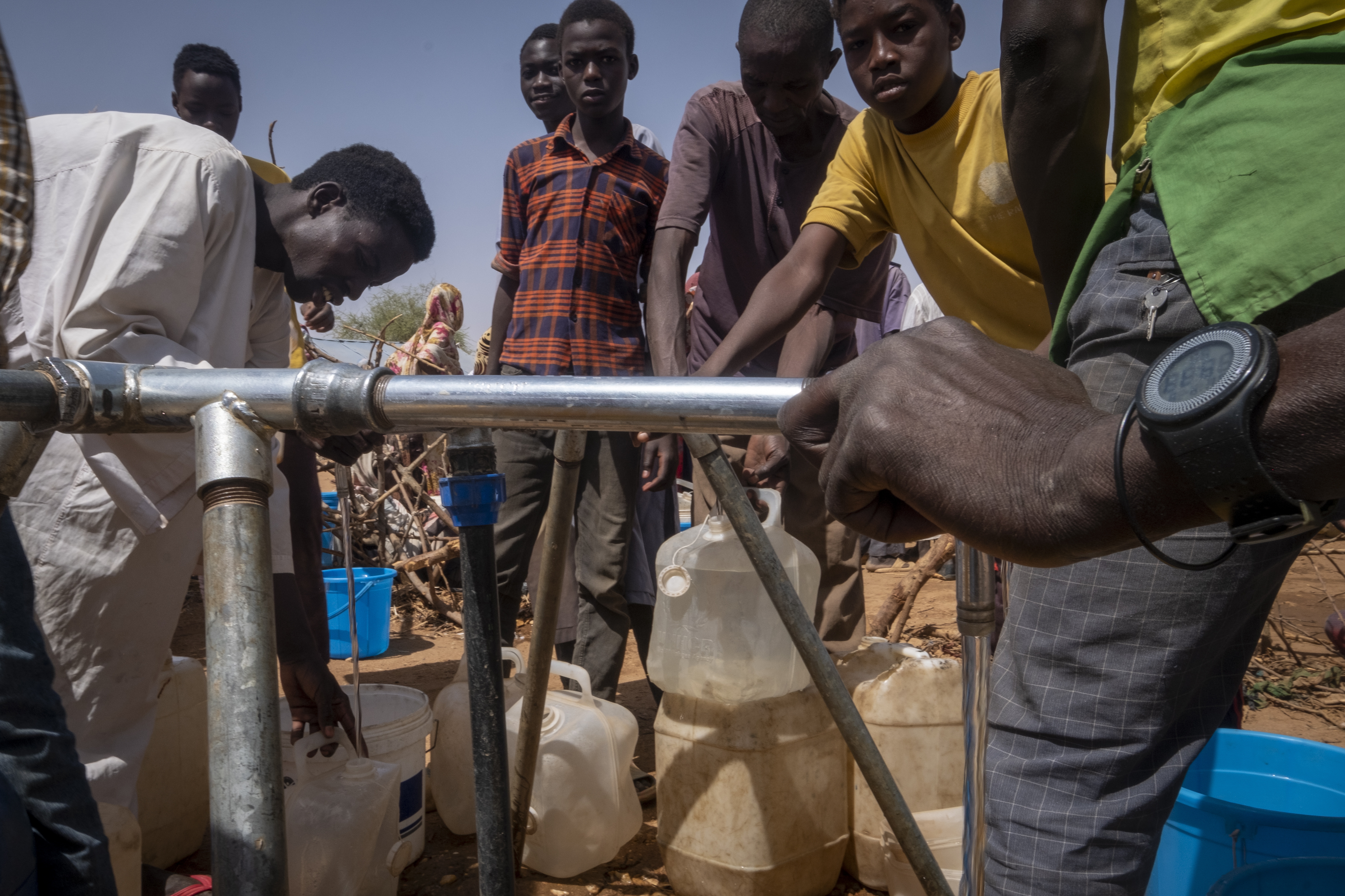 Puits avec eau potable grâce aux dons Accès à l'eau potable