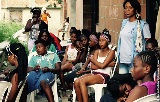 Programmi di reinserimento per i ragazzi di strada in Colombia.